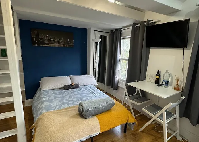 Hyde Park Studio Flat