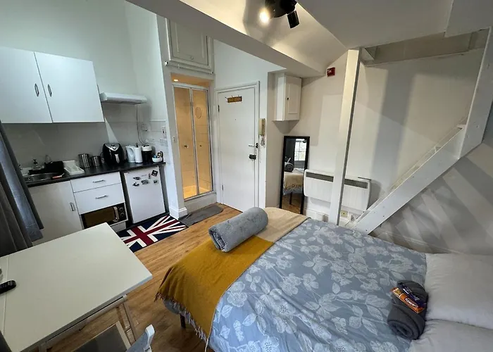 Hyde Park Studio Flat
